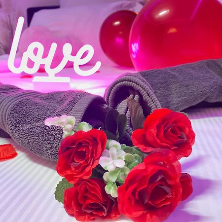 L'Escale Balneo'Romantique - Loveroom - Jacuzzi & Petit Dejeuner Villiers-sur-Marne Buitenkant foto