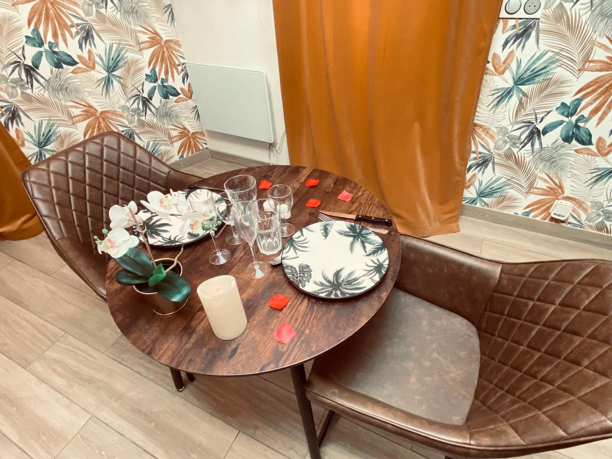 L'Escale Balneo'Romantique - Loveroom - Jacuzzi & Petit Dejeuner Villiers-sur-Marne Buitenkant foto
