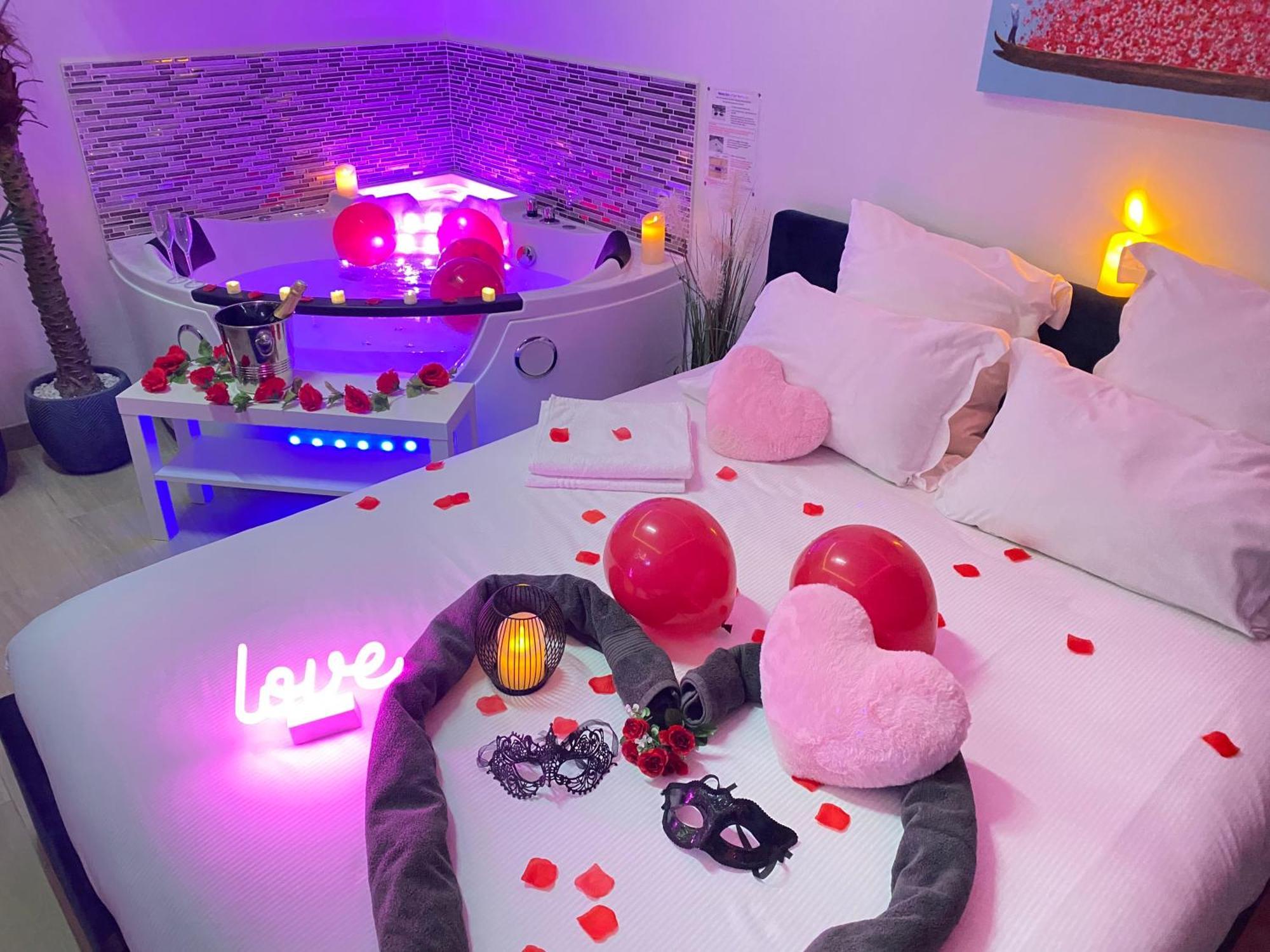 L'Escale Balneo'Romantique - Loveroom - Jacuzzi & Petit Dejeuner Villiers-sur-Marne Buitenkant foto