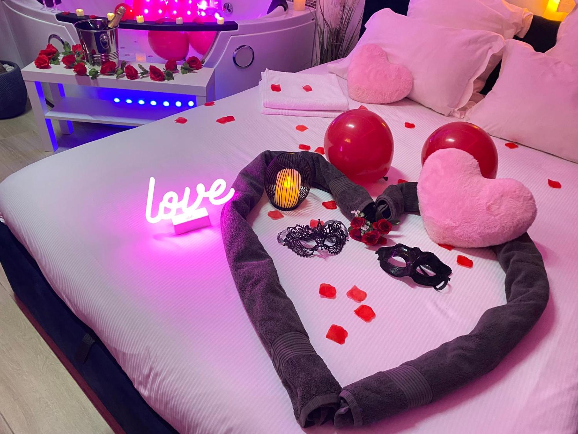 L'Escale Balneo'Romantique - Loveroom - Jacuzzi & Petit Dejeuner Villiers-sur-Marne Buitenkant foto